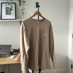 Herschel LS pocket tee sz L